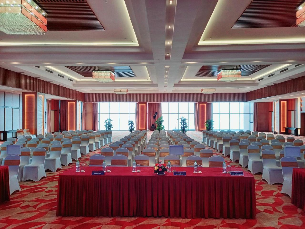 Muong Thanh Luxury Nhat Le Hotel Донг Хой Екстериор снимка