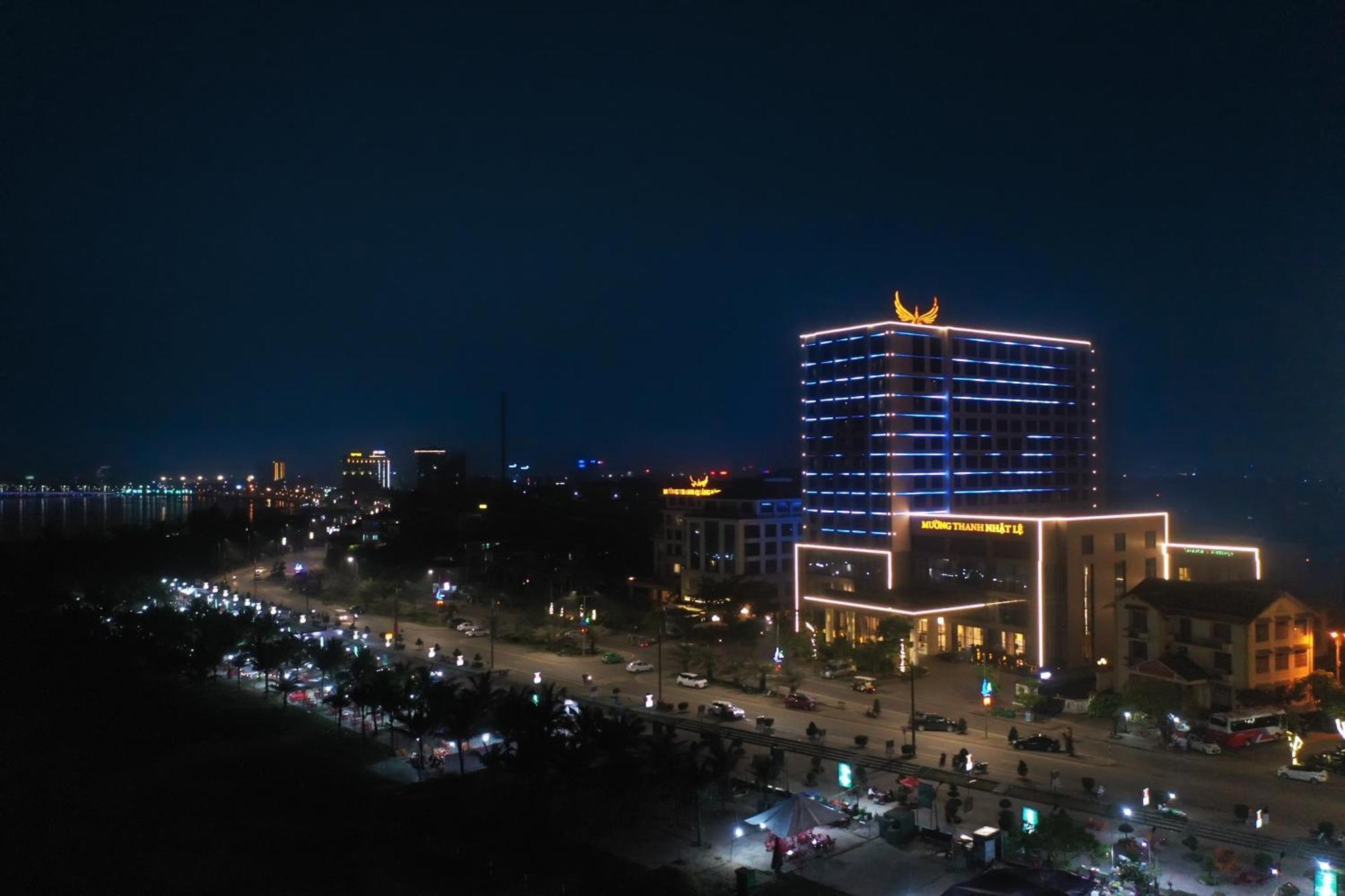 Muong Thanh Luxury Nhat Le Hotel Донг Хой Екстериор снимка