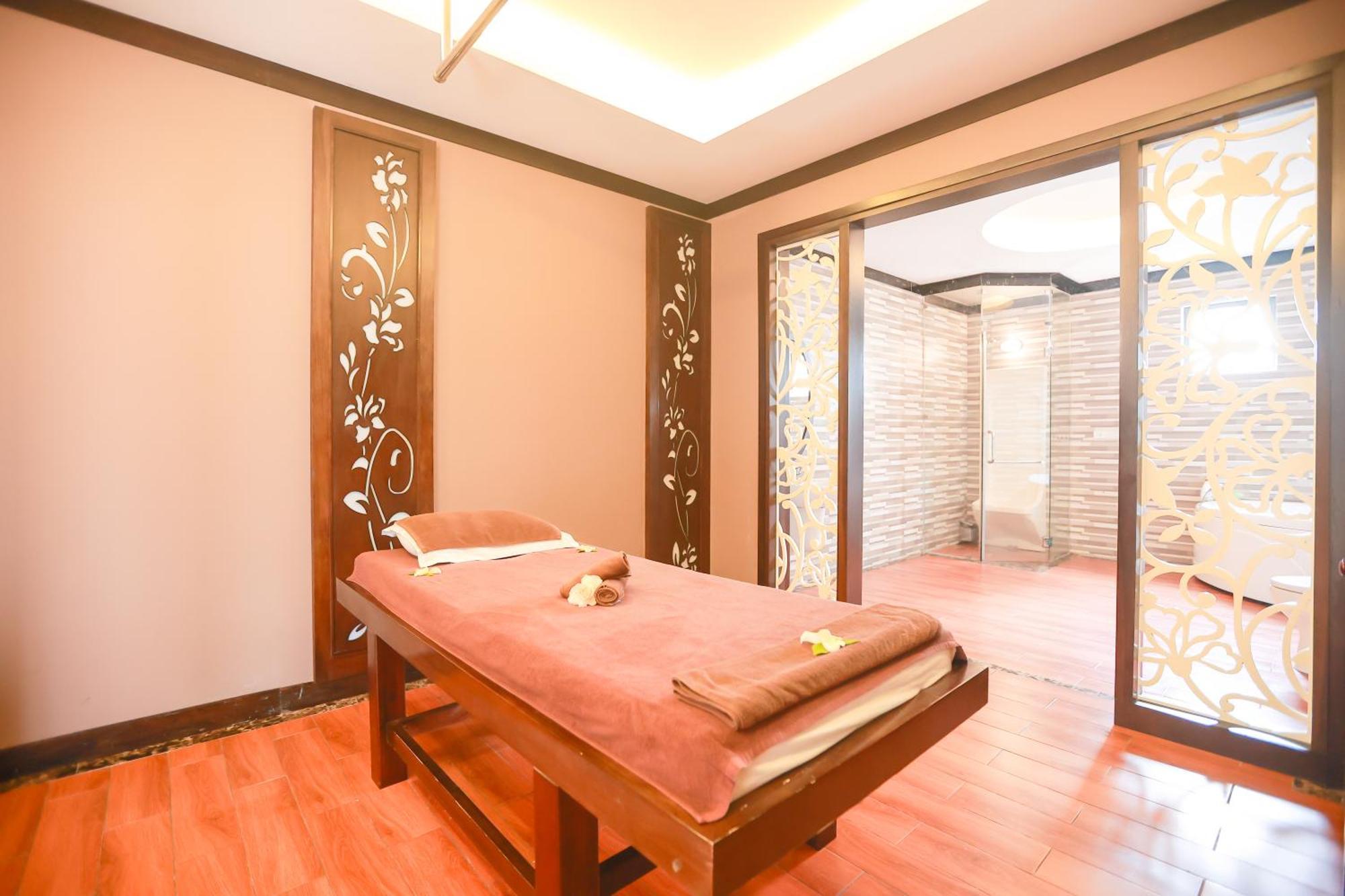 Muong Thanh Luxury Nhat Le Hotel Донг Хой Екстериор снимка