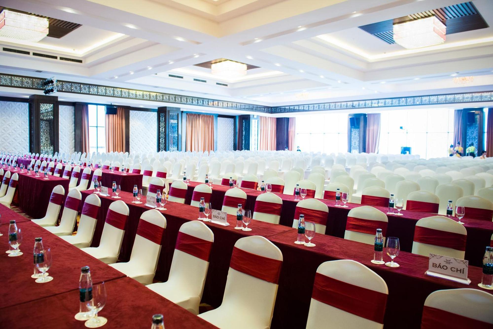 Muong Thanh Luxury Nhat Le Hotel Донг Хой Екстериор снимка