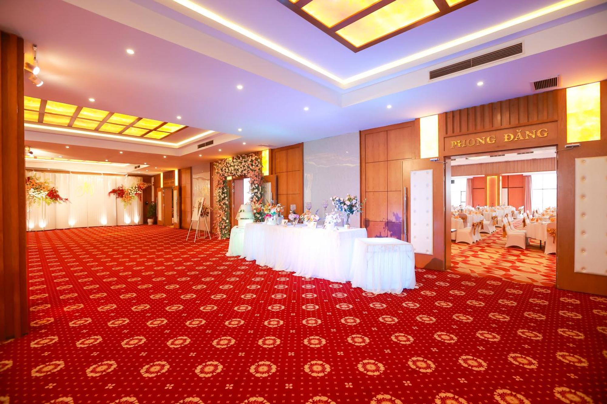 Muong Thanh Luxury Nhat Le Hotel Донг Хой Екстериор снимка