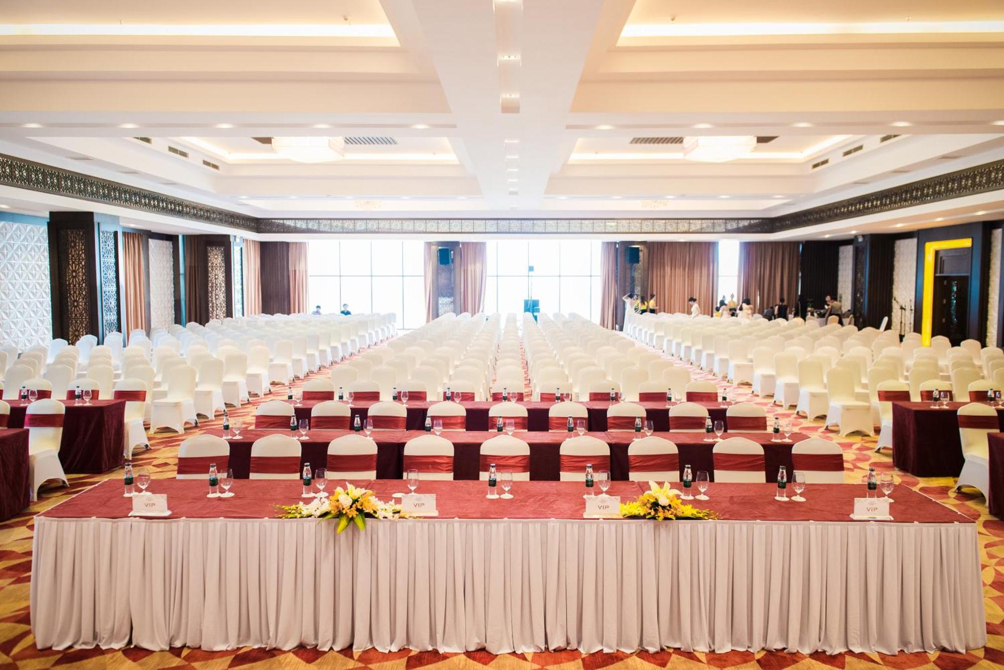 Muong Thanh Luxury Nhat Le Hotel Донг Хой Екстериор снимка