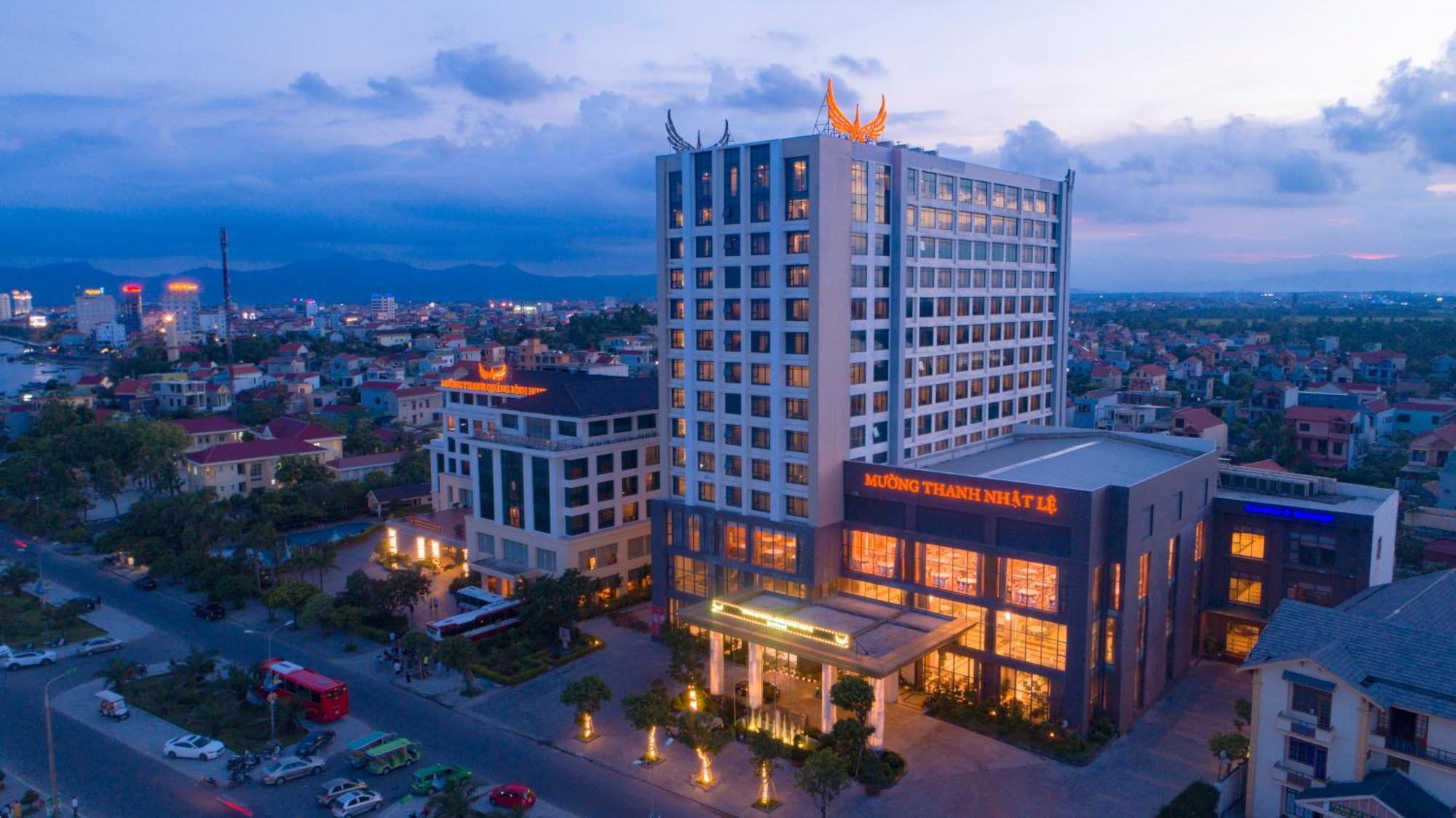 Muong Thanh Luxury Nhat Le Hotel Донг Хой Екстериор снимка