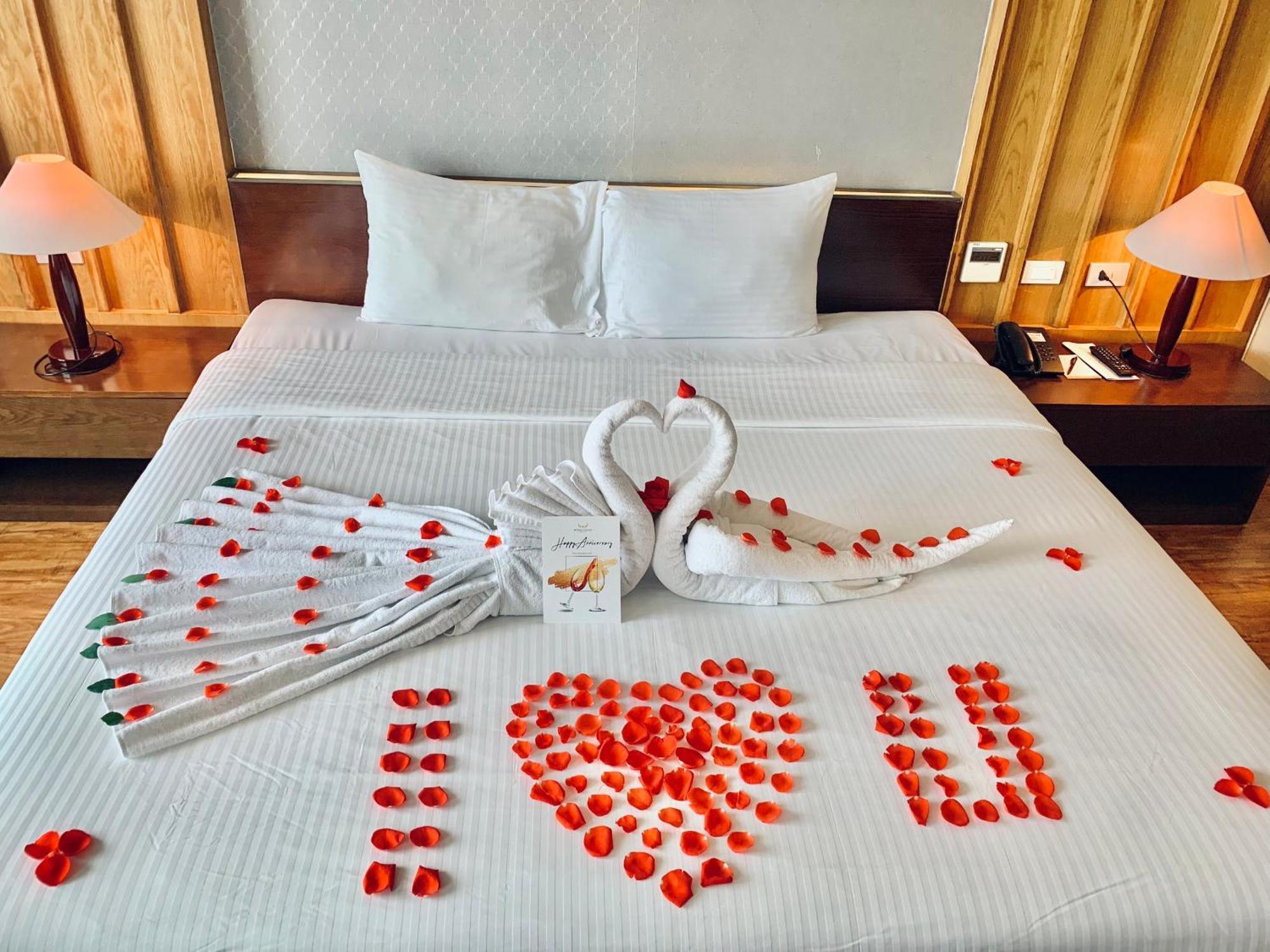 Muong Thanh Luxury Nhat Le Hotel Донг Хой Екстериор снимка