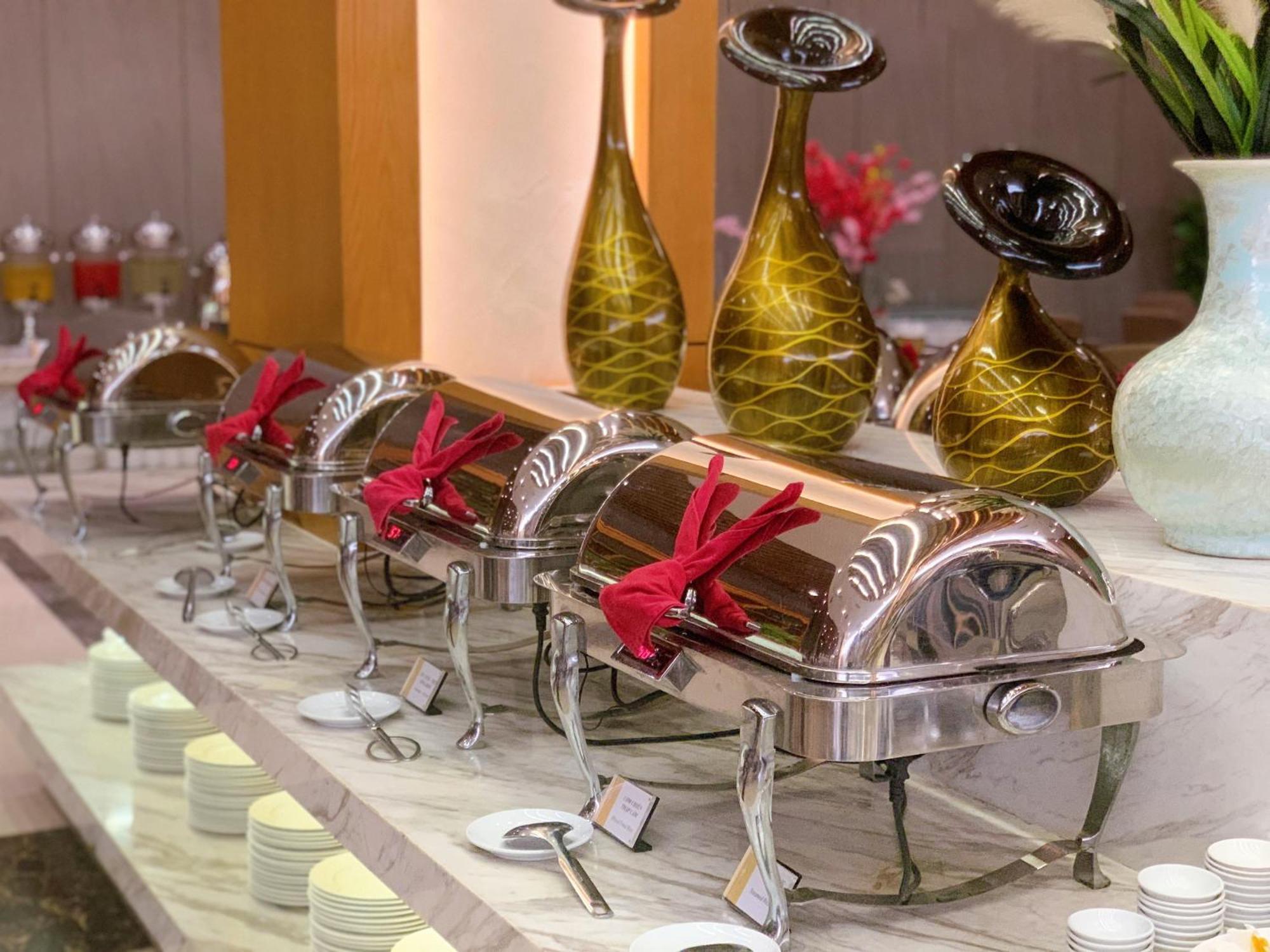 Muong Thanh Luxury Nhat Le Hotel Донг Хой Екстериор снимка