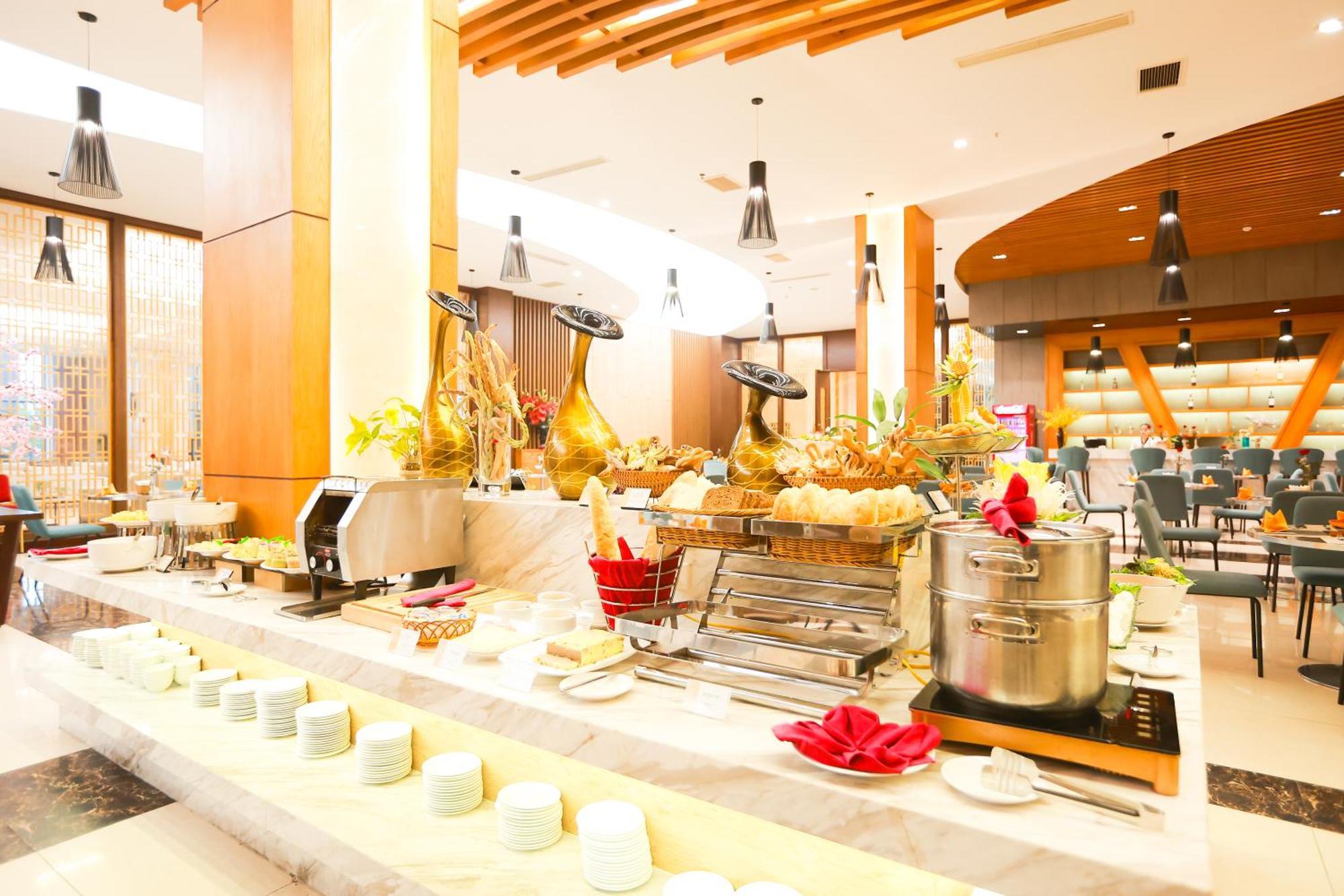 Muong Thanh Luxury Nhat Le Hotel Донг Хой Екстериор снимка