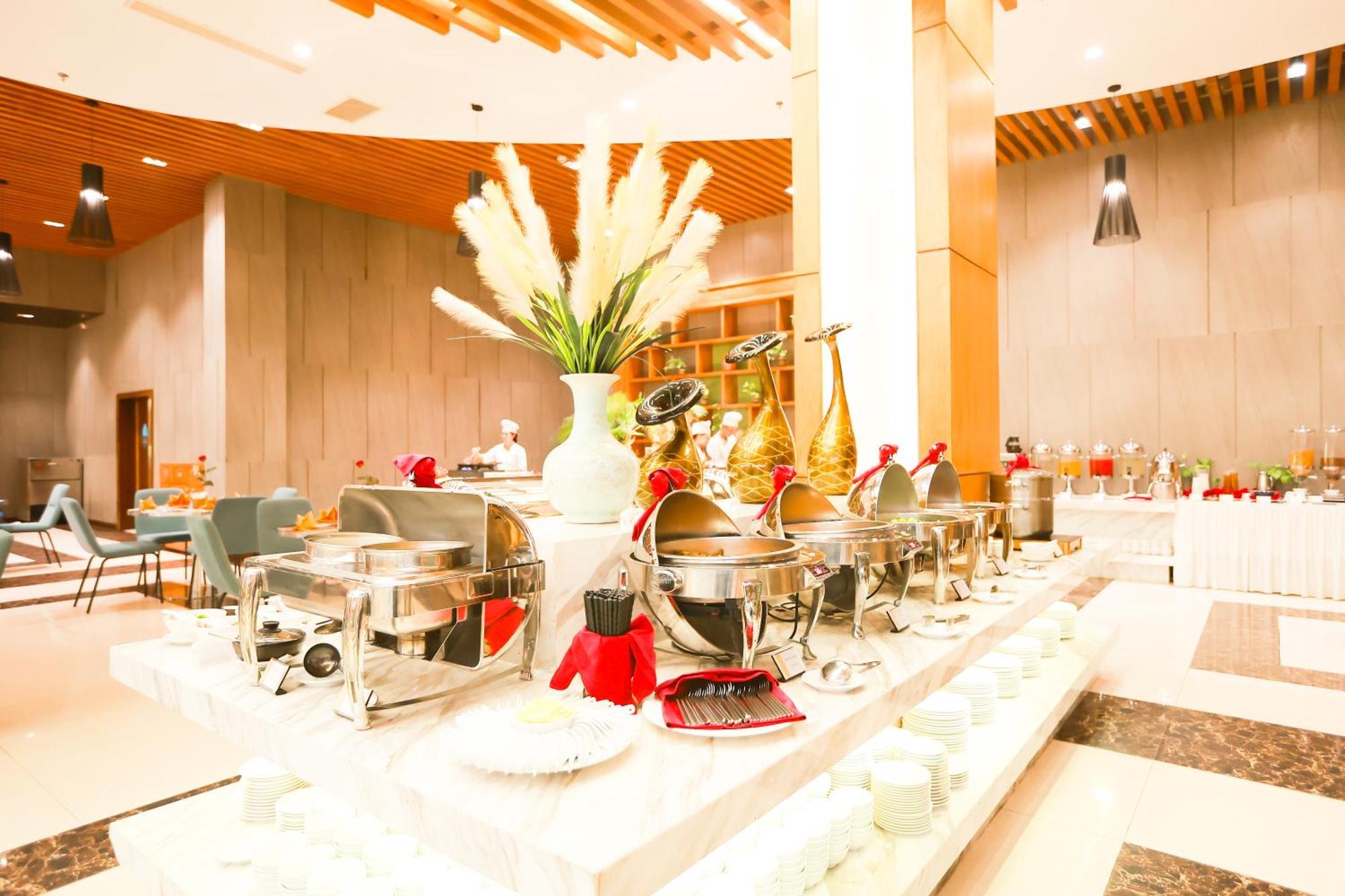 Muong Thanh Luxury Nhat Le Hotel Донг Хой Екстериор снимка