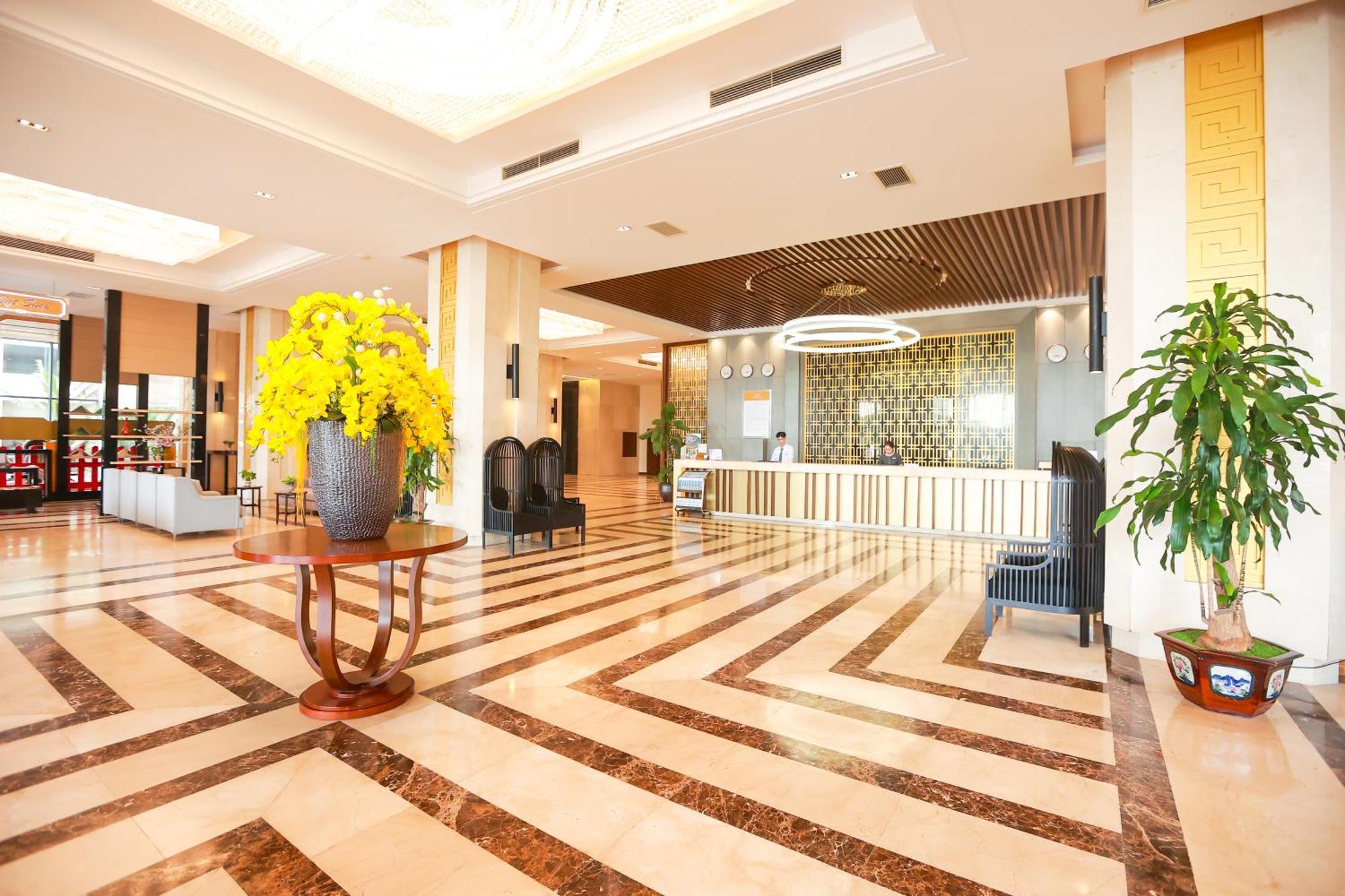 Muong Thanh Luxury Nhat Le Hotel Донг Хой Екстериор снимка