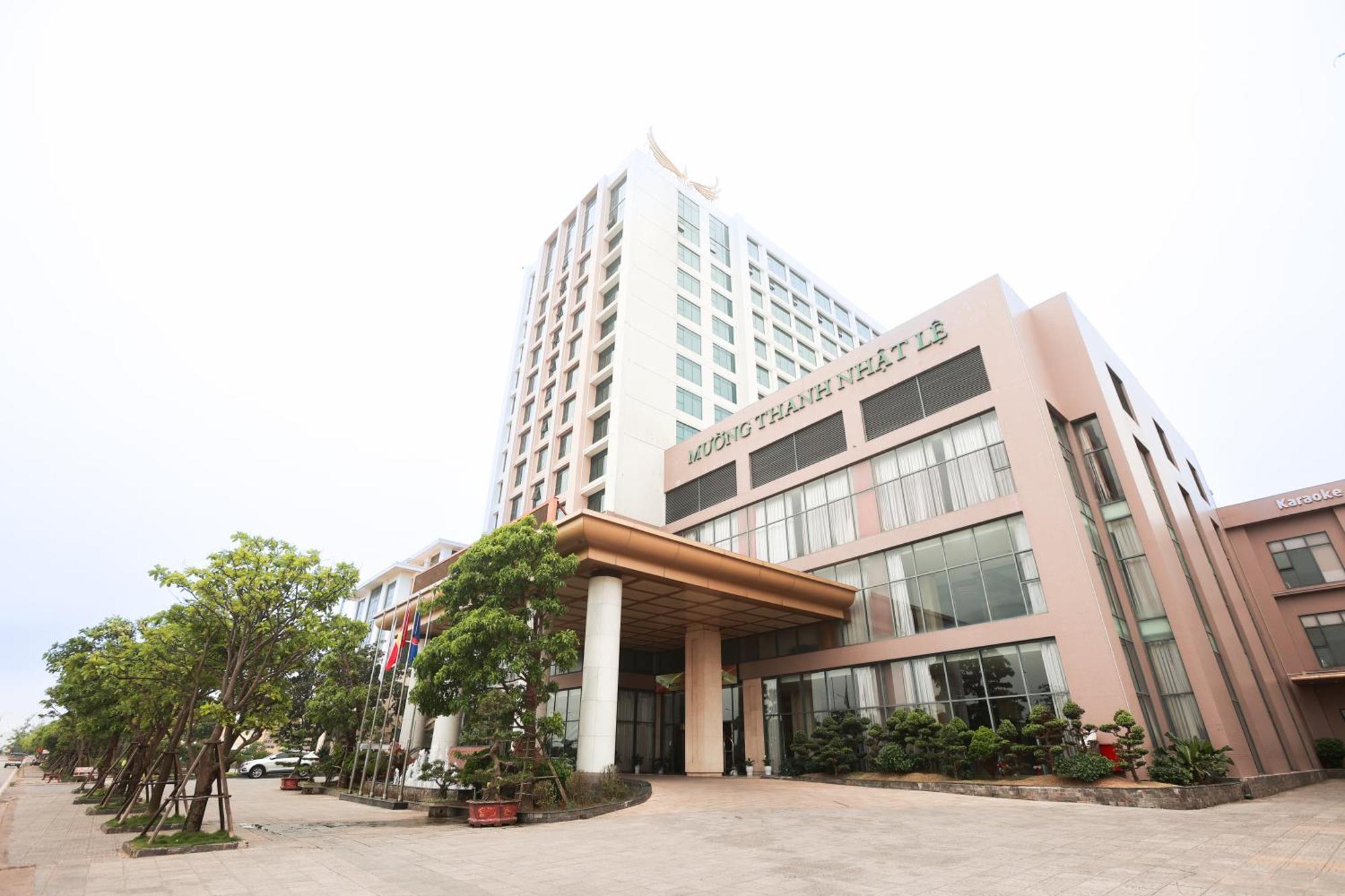 Muong Thanh Luxury Nhat Le Hotel Донг Хой Екстериор снимка
