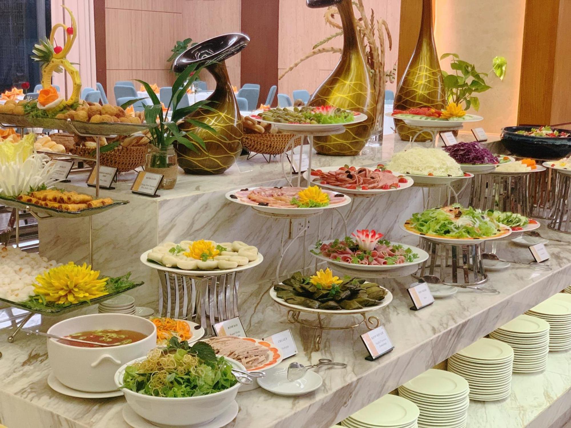 Muong Thanh Luxury Nhat Le Hotel Донг Хой Екстериор снимка