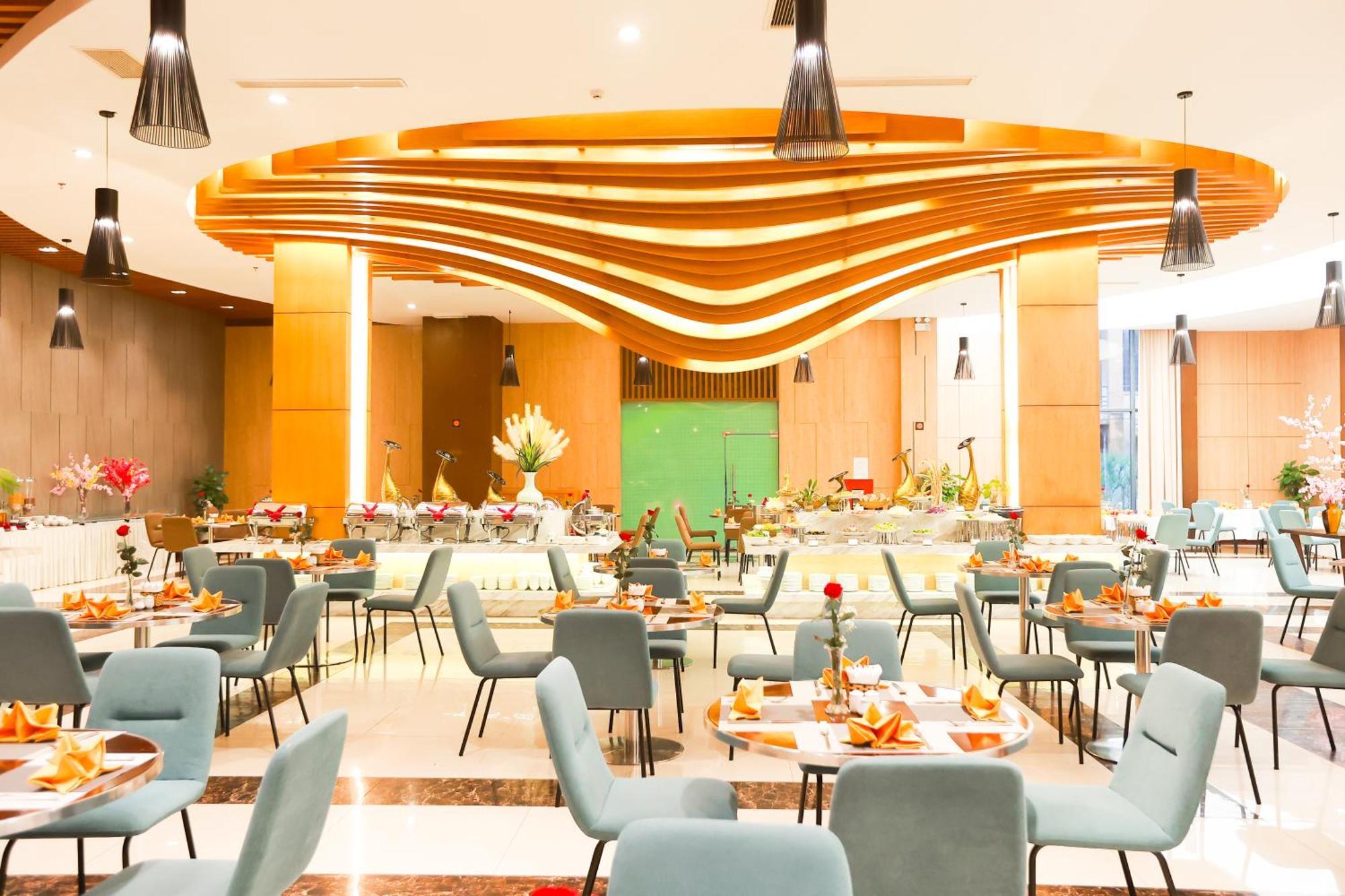 Muong Thanh Luxury Nhat Le Hotel Донг Хой Екстериор снимка