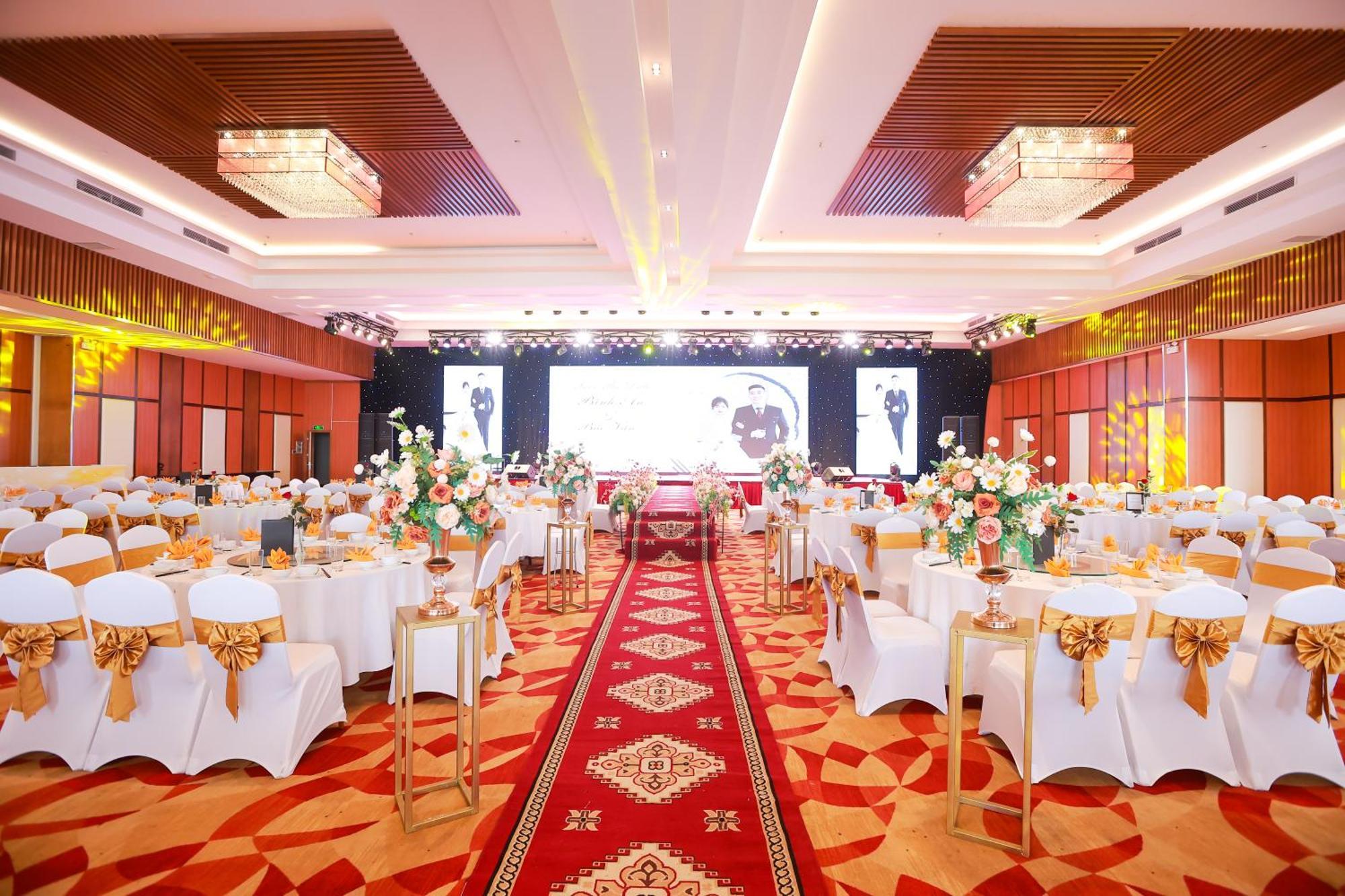Muong Thanh Luxury Nhat Le Hotel Донг Хой Екстериор снимка