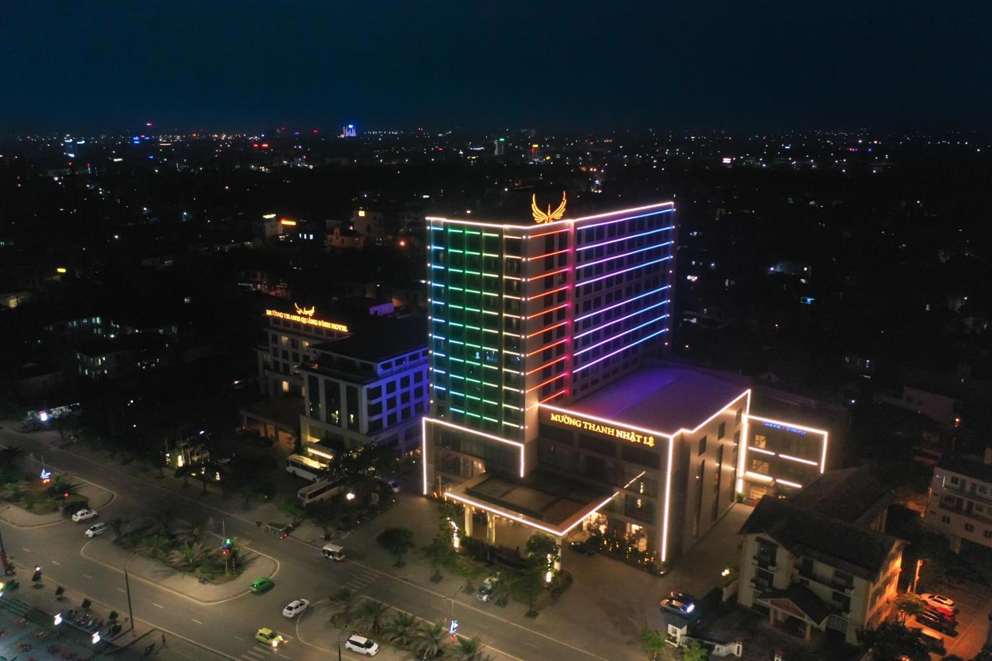 Muong Thanh Luxury Nhat Le Hotel Донг Хой Екстериор снимка