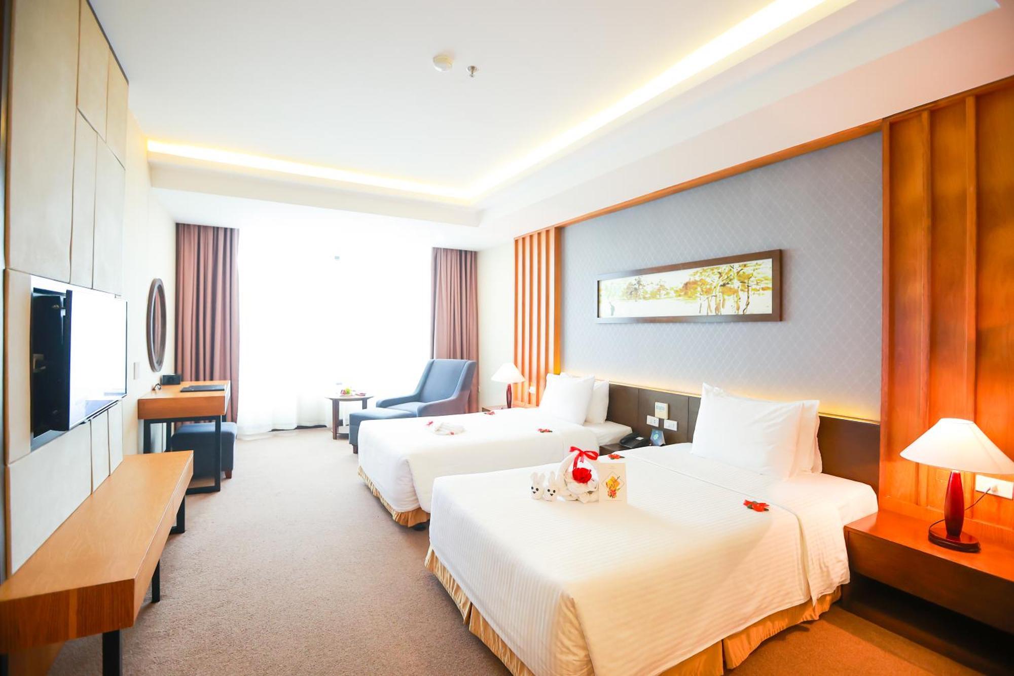 Muong Thanh Luxury Nhat Le Hotel Донг Хой Екстериор снимка