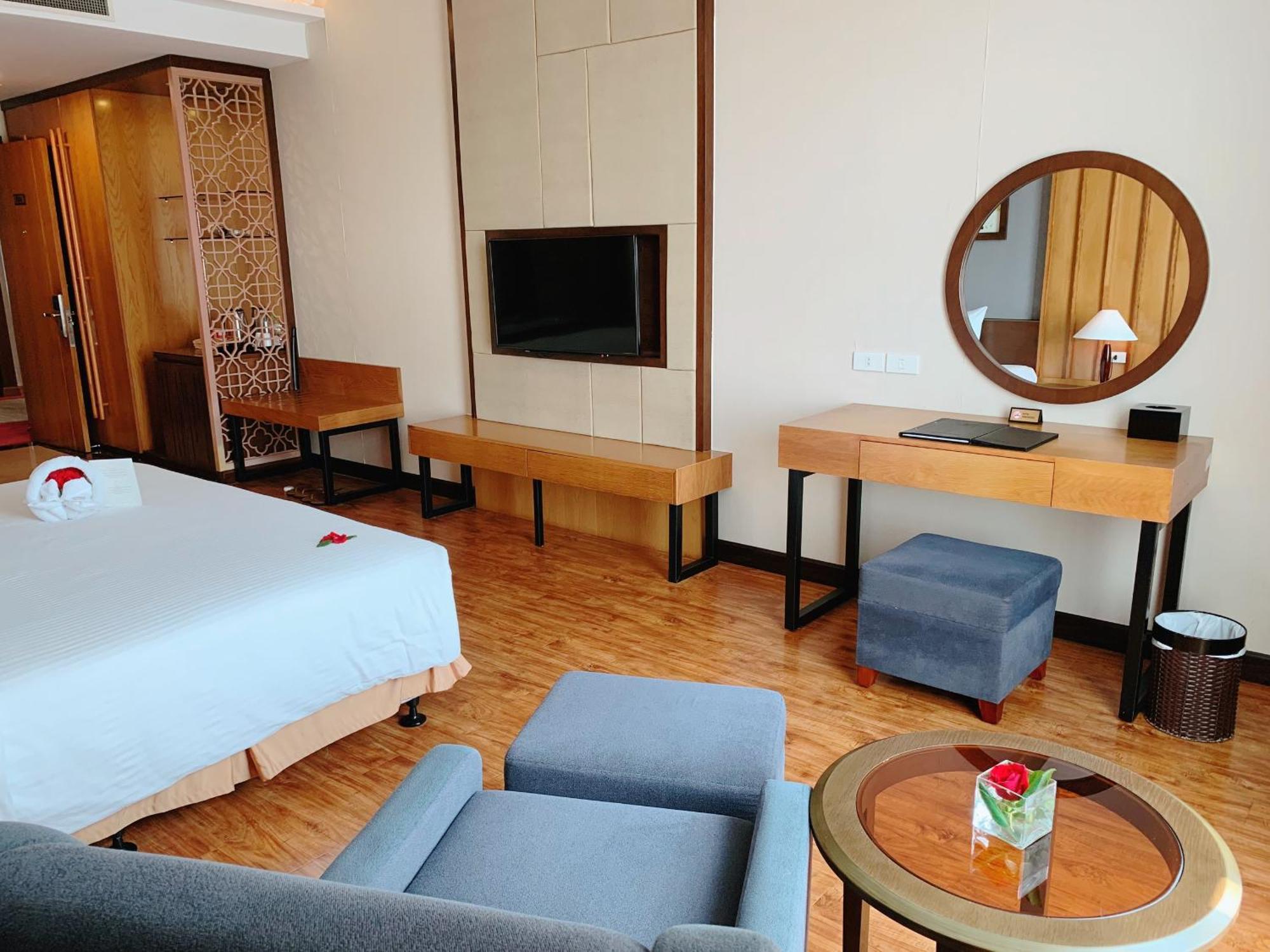 Muong Thanh Luxury Nhat Le Hotel Донг Хой Екстериор снимка