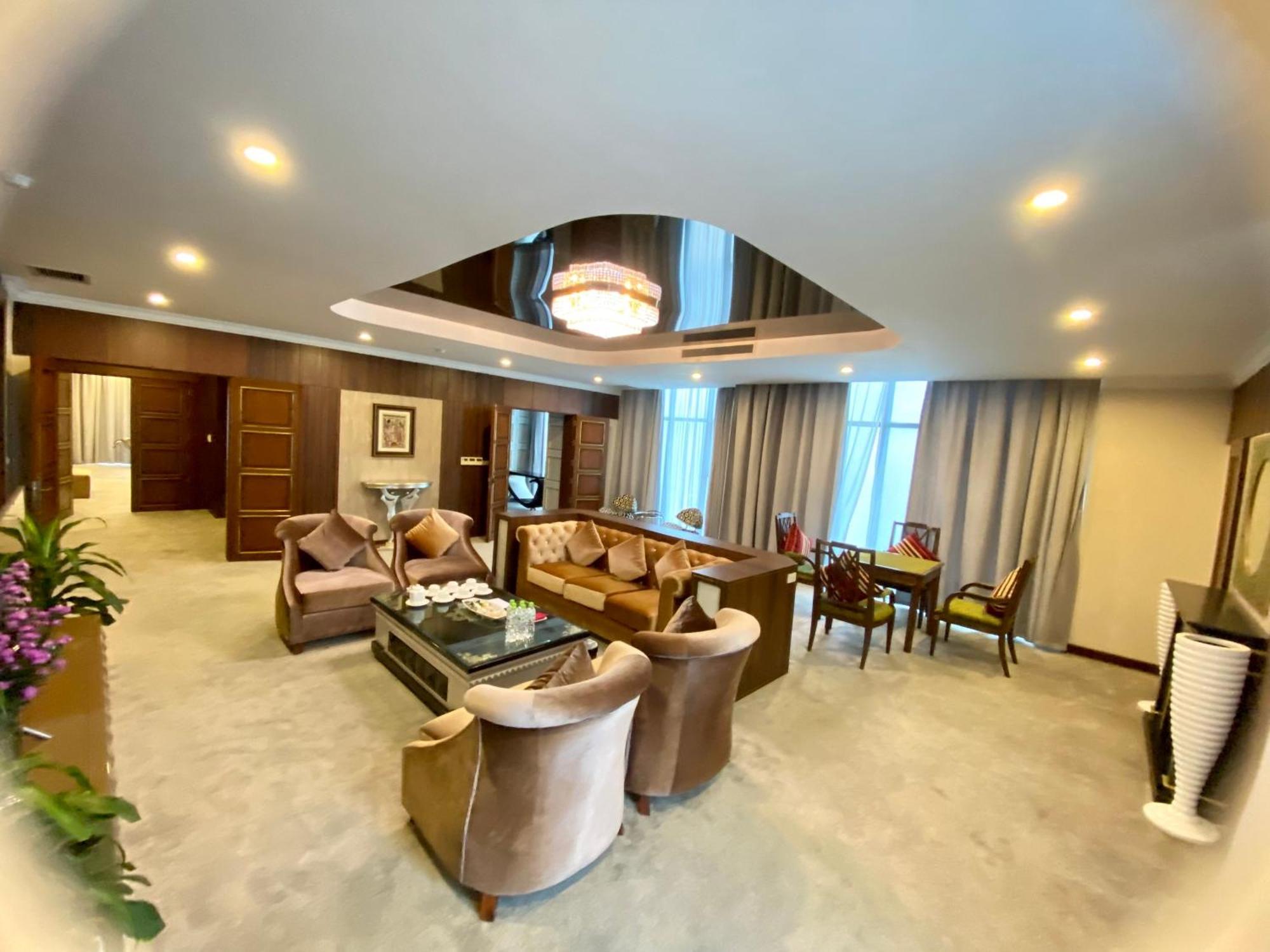 Muong Thanh Luxury Nhat Le Hotel Донг Хой Екстериор снимка