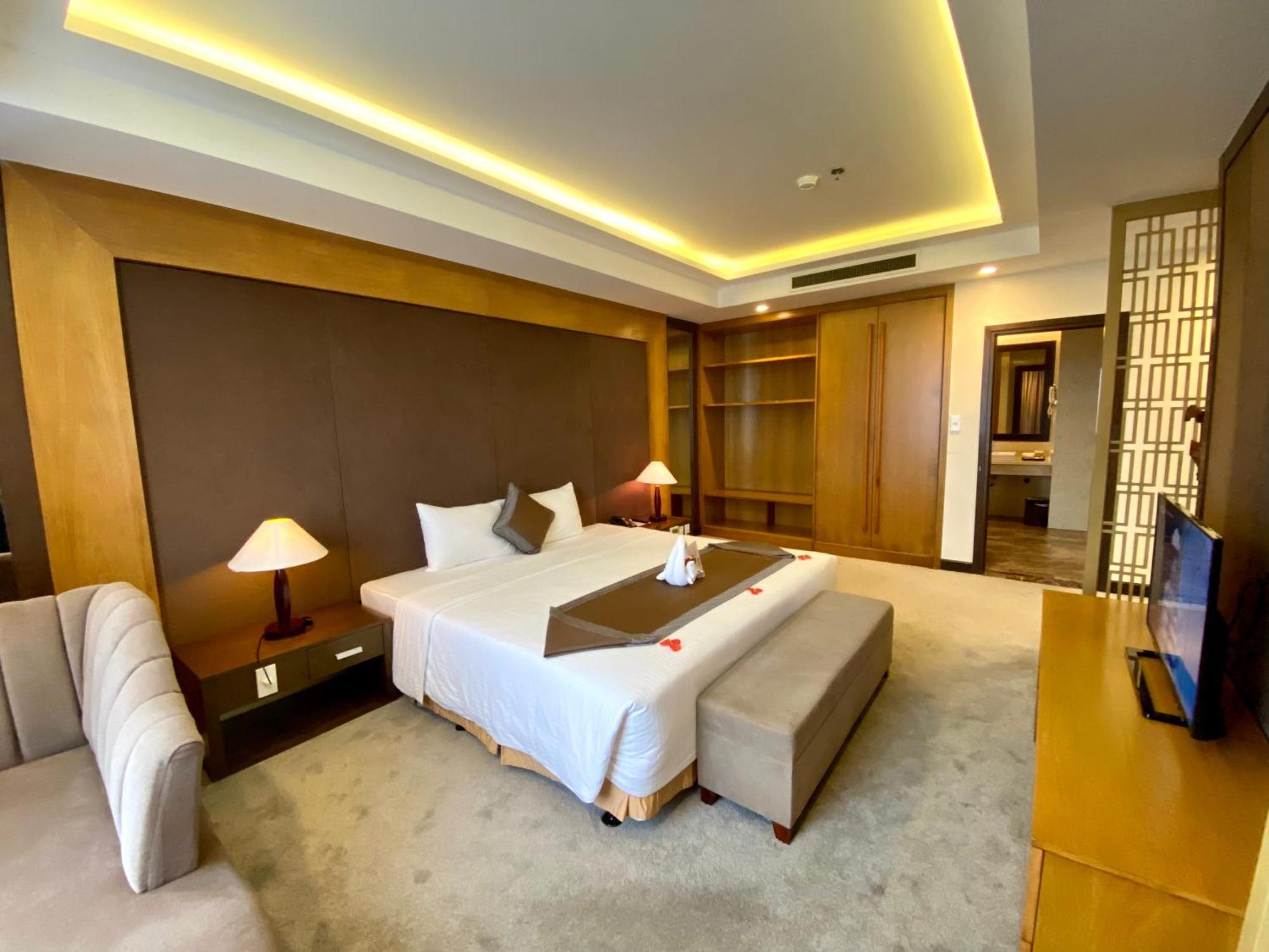 Muong Thanh Luxury Nhat Le Hotel Донг Хой Екстериор снимка